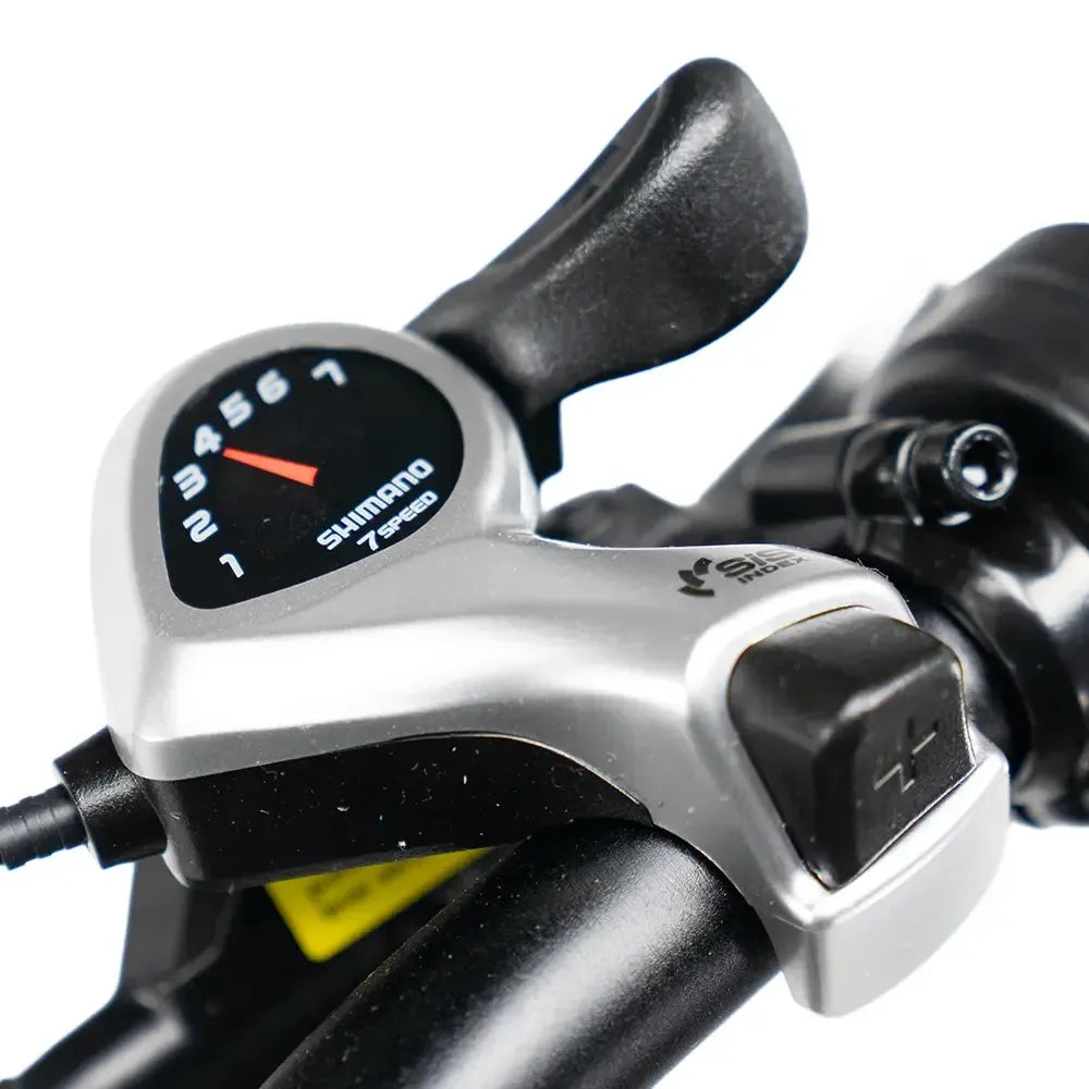 QMWheel S20 Pro fatbike in black, detail of the Shimano 7-speed shifter