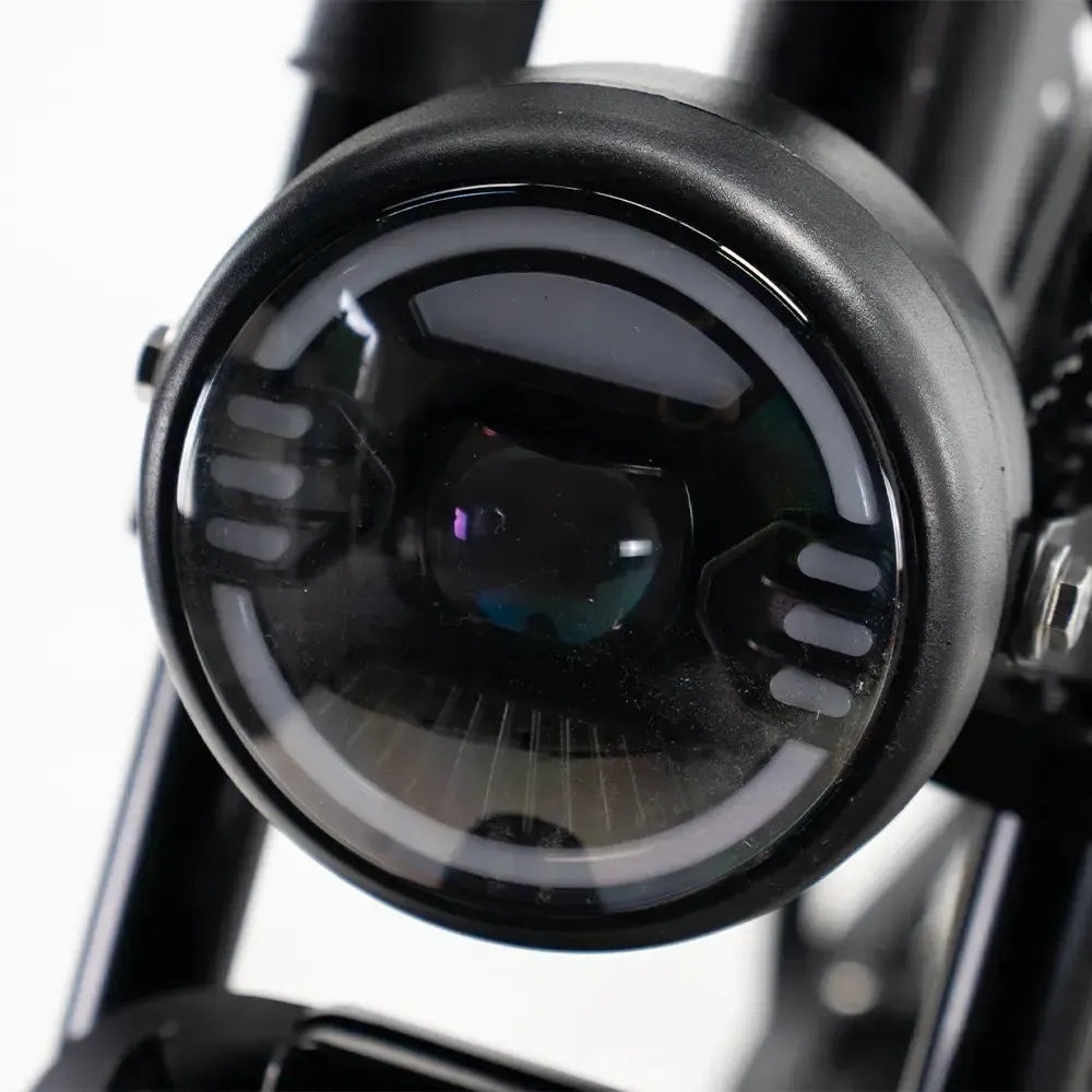 QMWheel S20 Pro fatbike in black, detail of the round LED headlight